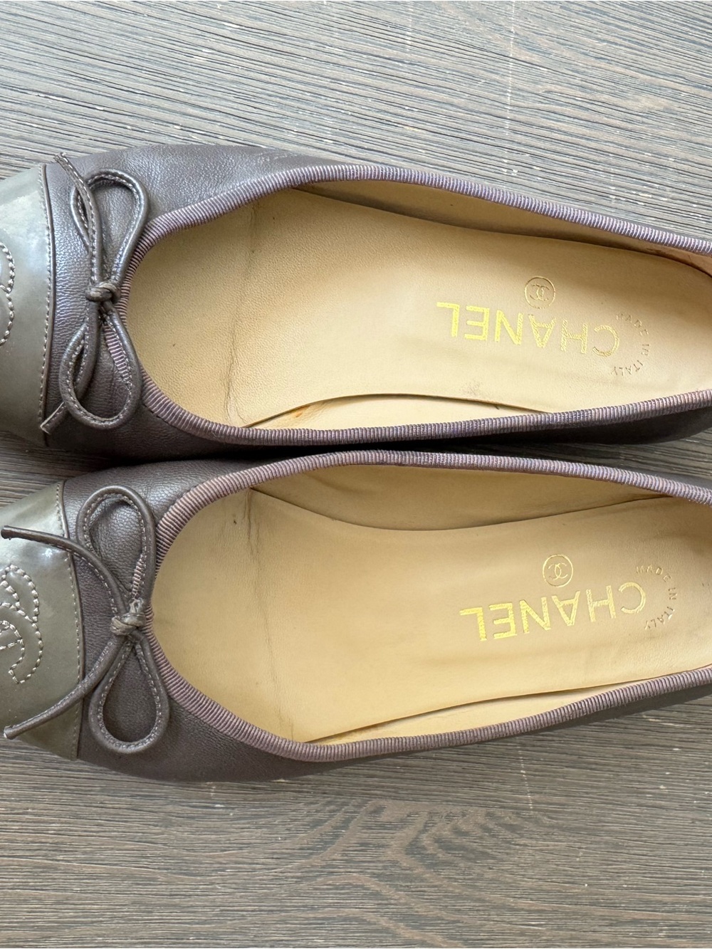 CHANEL Two-Tone Gray Cap-Toe Ballet Flats - Picture 5 of 5